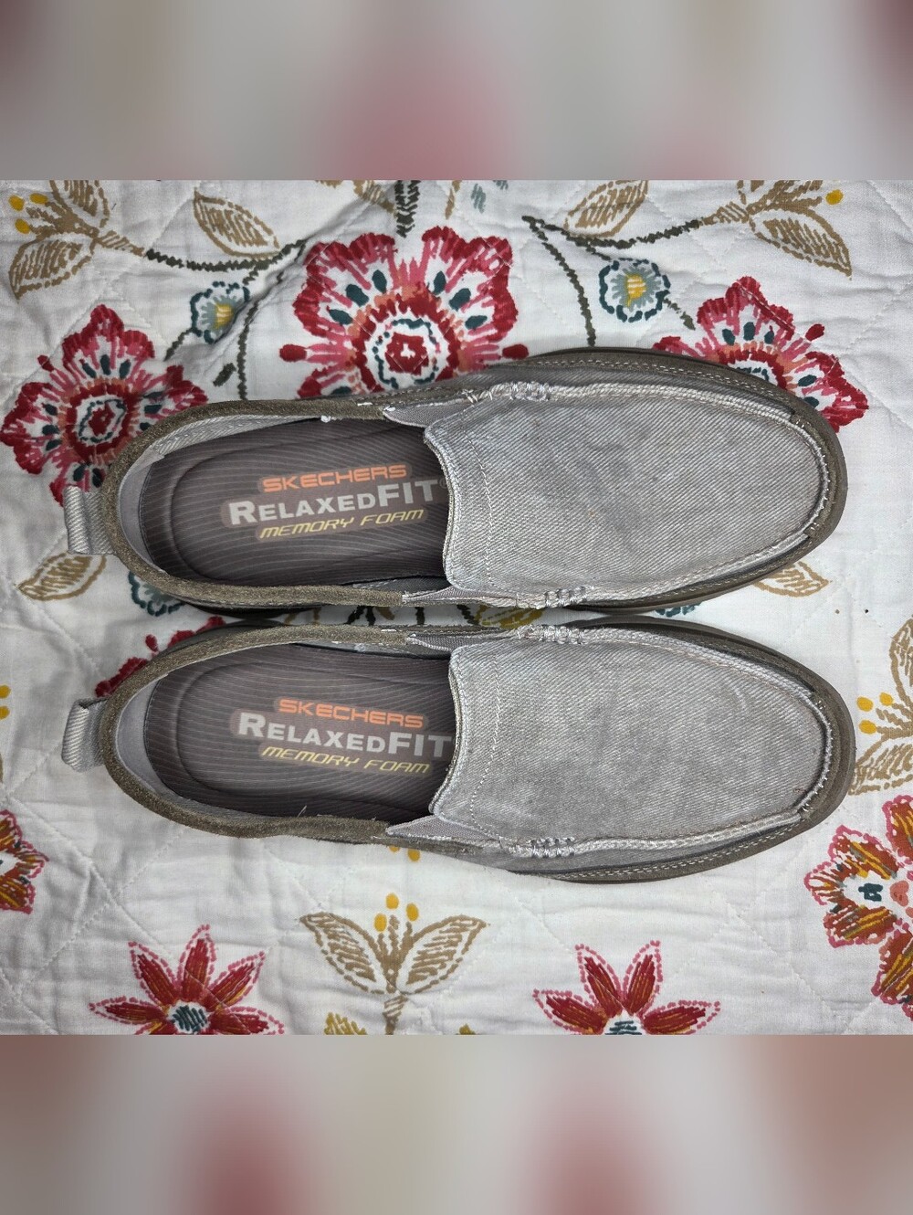 Sketchers men's relaxed fit memory foam slip-on loafers, size 10